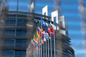 UE vrea să reformeze pieţele financiare europene pentru a putea concura cu Wall Street